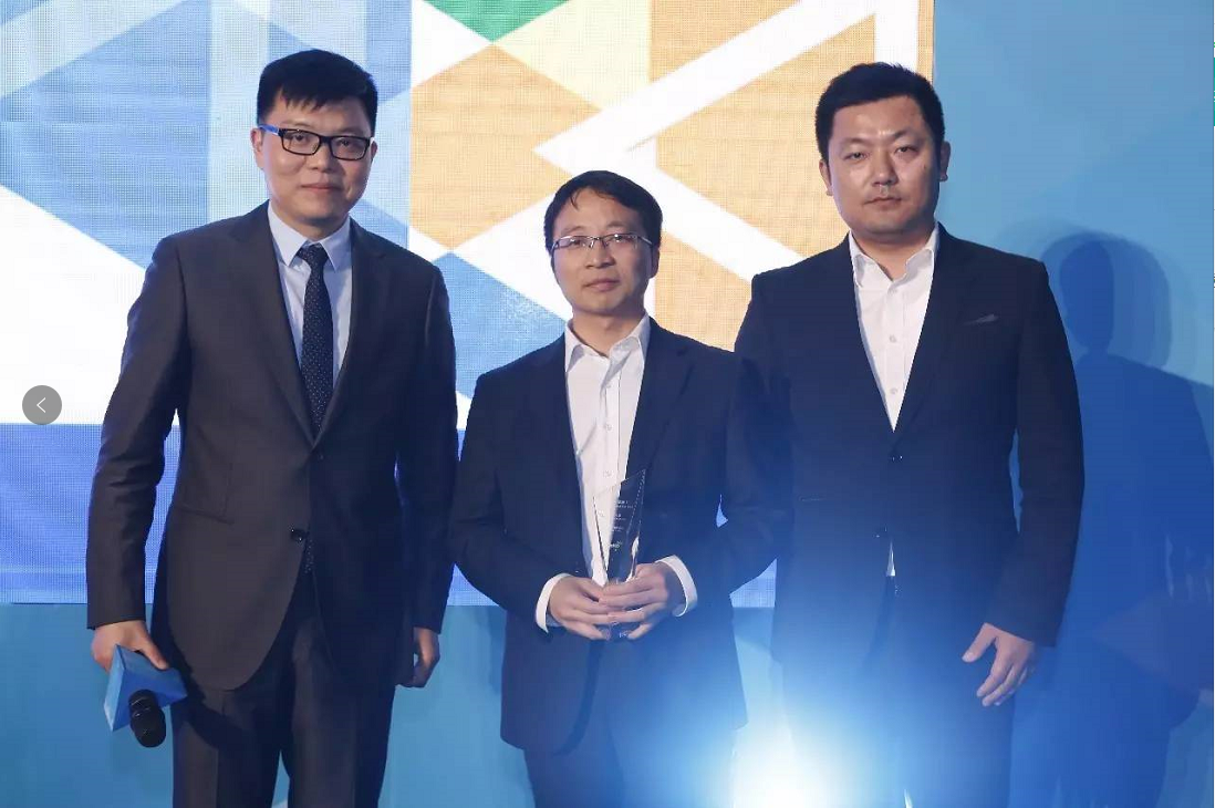 晶科能源荣获 “莱茵之星-多晶光伏组件最高效率奖”与“PVS组件发电量优胜奖”两项大奖