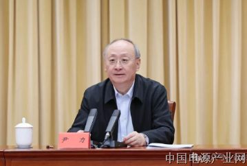 中央宣讲团报告会在京举行，尹力全面深入宣讲党的二十届四中全会精神，与基层干部群众代表互动交流